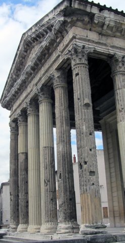 06-04-StVallier-15-0036-Vienne-Tempel-Augustus-und-Livia-40nChr