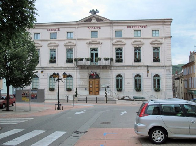 06-04-StVallier-15-0132-Rathaus