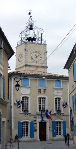 06-08-Avignon-19-0025-Caderousse-Rathaus