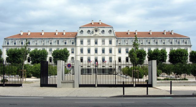 06-08-Avignon-19-0087-Avignon-Justizpalast