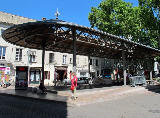 06-09-Avignon-20-0019-Avignon-Place-des-Carmes