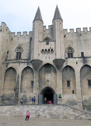 06-09-Avignon-20-0076-Avignon-Place-Palais-du-Papes