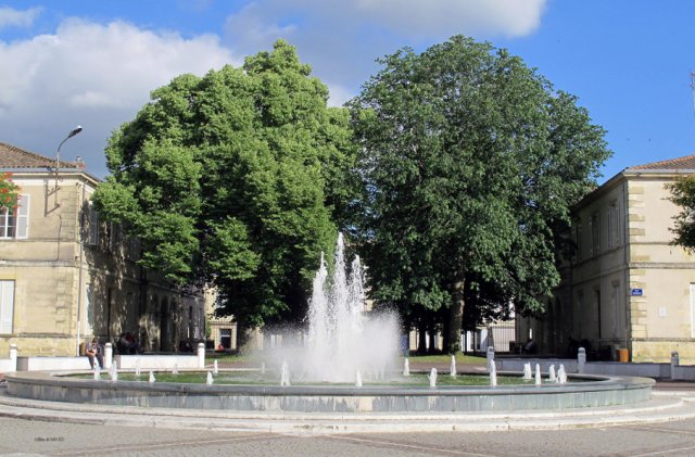06-25-Marmande-36-0182-Marmande-Rathaus