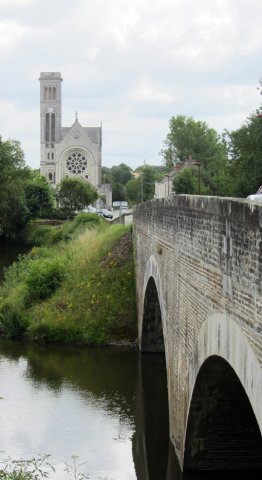 07-16-Angers-57-0014-LeVieuxBourg-Notre-Dame-du-Marillais