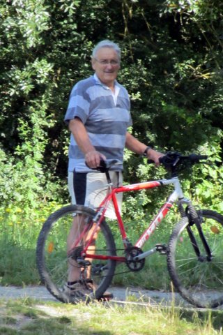 07-18-Saumur-59-0003-Angers-Fuehrer-durch-stillgelegten-Schieferabbau