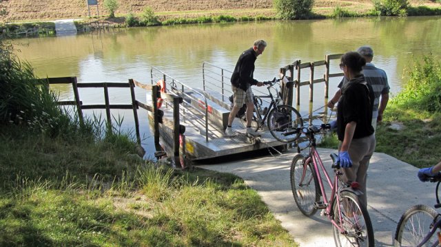 07-18-Saumur-59-0035-Angers-Trelaze-Bac-a-chaines-Port-Chevalerie