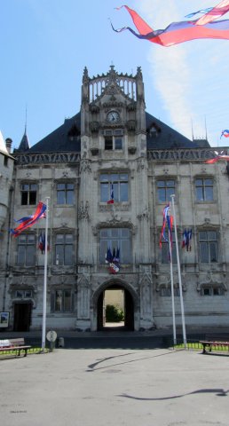 07-18-Saumur-59-0314-Saumur-Rathaus--Quai-Gautier
