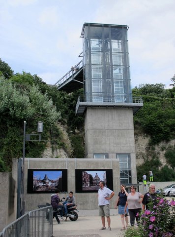 07-19-Chinon-60-0236-Chinon-Aufzug