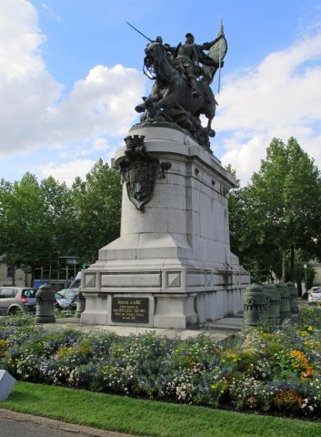 07-19-Chinon-60-0384-Chinon