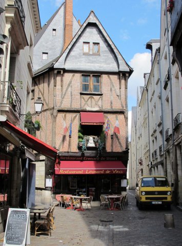 07-20-Tours-61-0126-Tours-Place-Plumereau