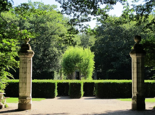 07-21-Chenonceau-62-0056-Chenonceaux-Labyrinth-Kath-von-Medici
