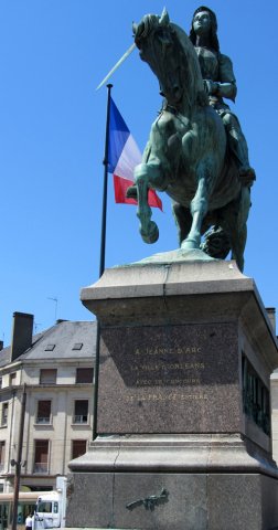 07-25-Orleans-66-0127-Orleans-Place-du-Martroi-statue-Jeanne-dArc