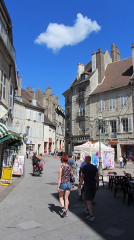 08-07-Dole-79-0230-Dole-Rue-des-Arenes