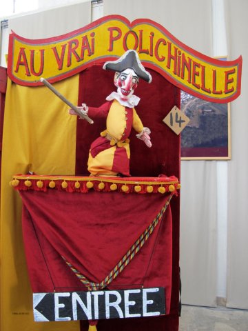 08-09-Besancon-81-0196-Besancon-Zitadelle-Polichinelle-Kasperle-Ausstellung