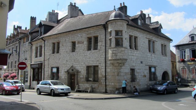 08-10-Hyere-82-0156-Baume-les-Dames-Maison-a-Tourelle